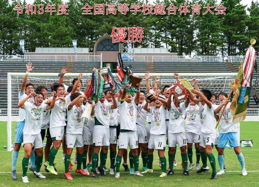 青森山田サッカー　トレーニングウェアー