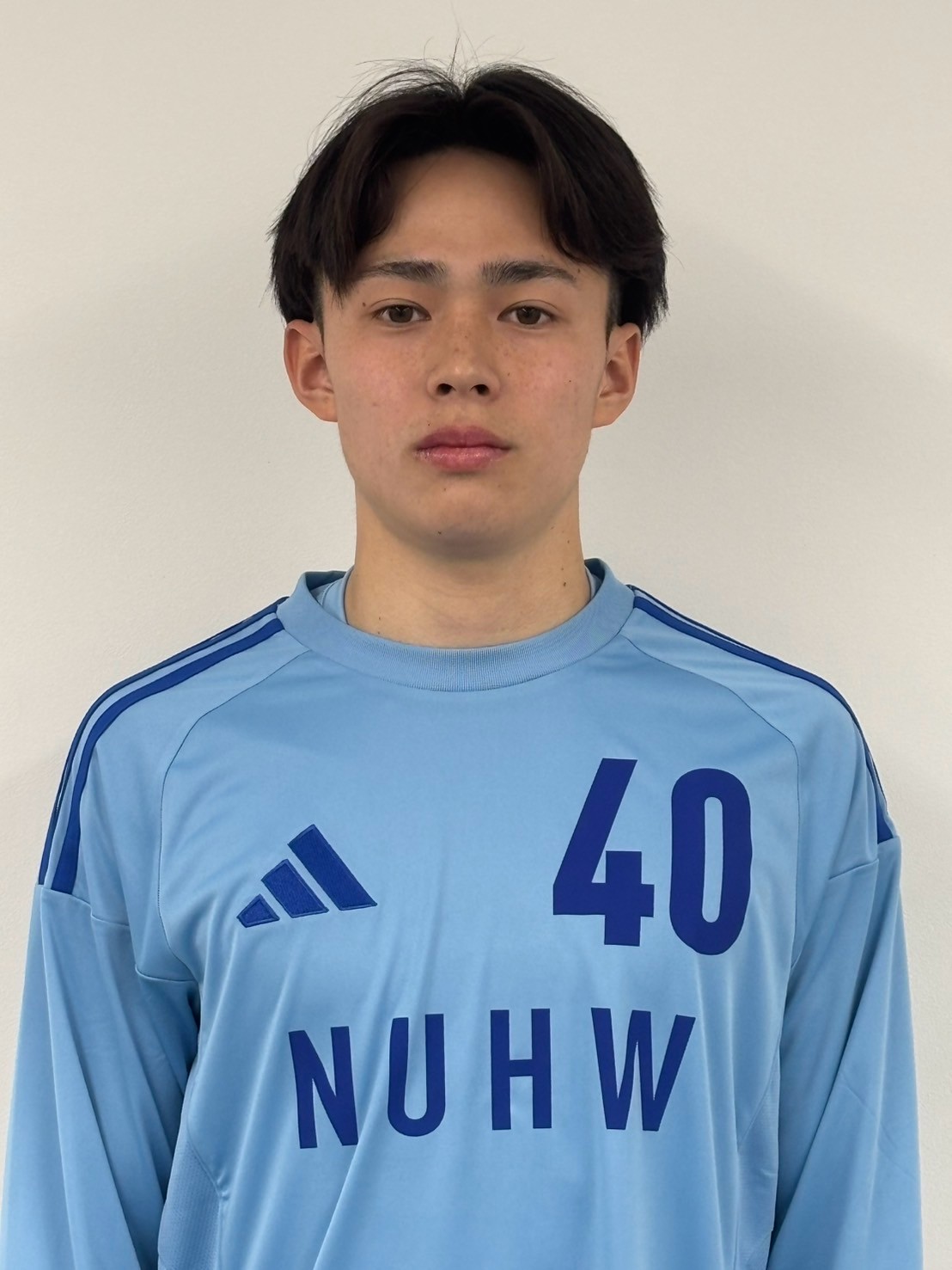 ���@����