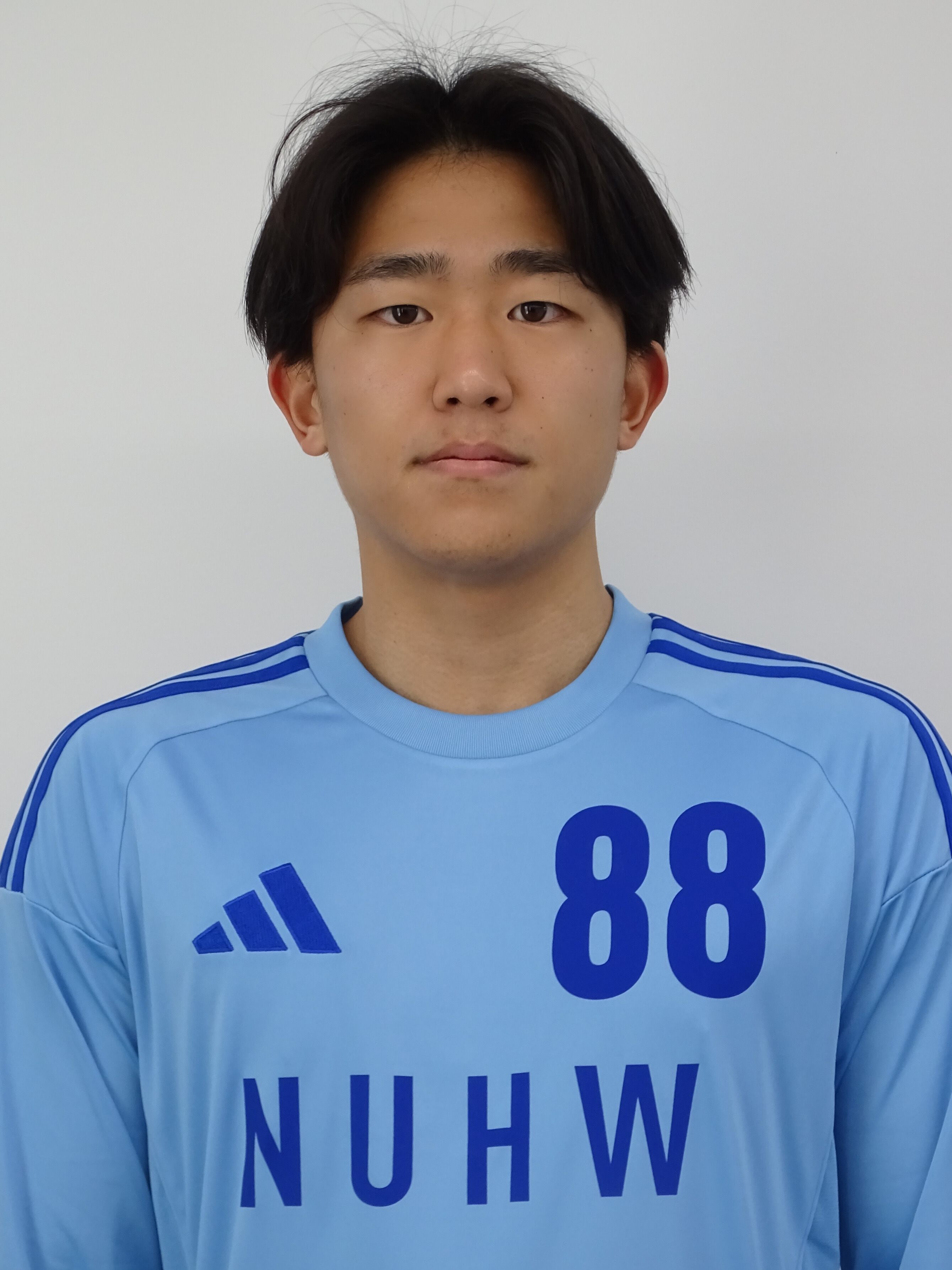 ���@����