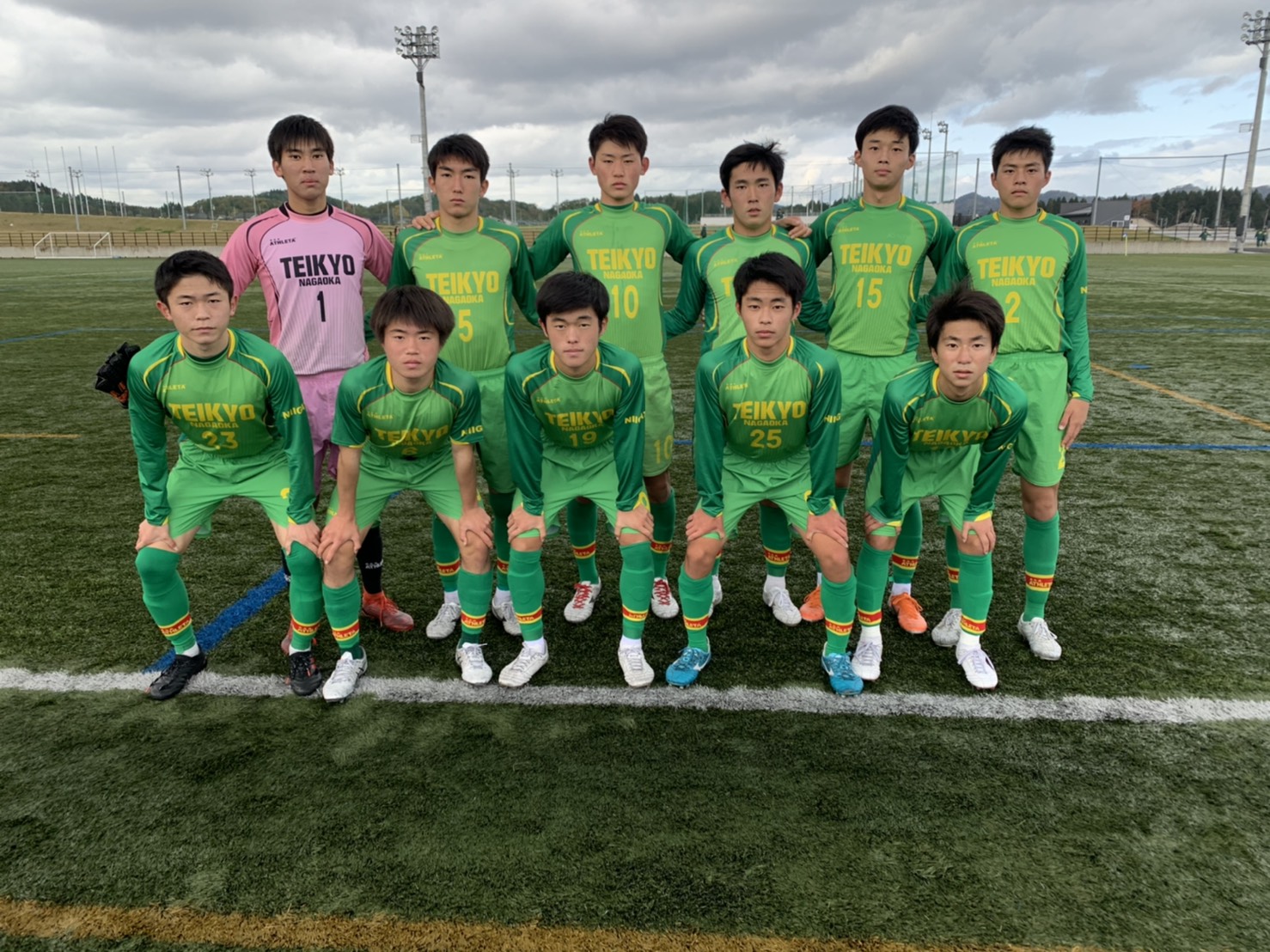 華麗 ATHLETA 帝京長岡 サッカー ウォーマー ダウン 上下 Lサイズ 華麗 ATHLETA 帝京長岡 サッカー ウォーマー ダウン 上下 Lサイズ
